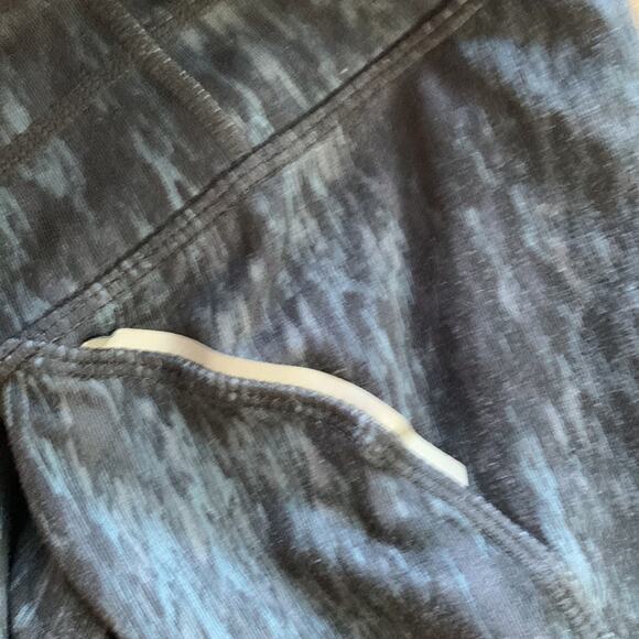 Athleta Relay Capri Leggings Black & Blue Size XS Mid Rise - Picture 5 of 10